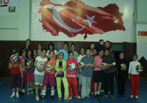 Gençlikspor filenin şampiyoru